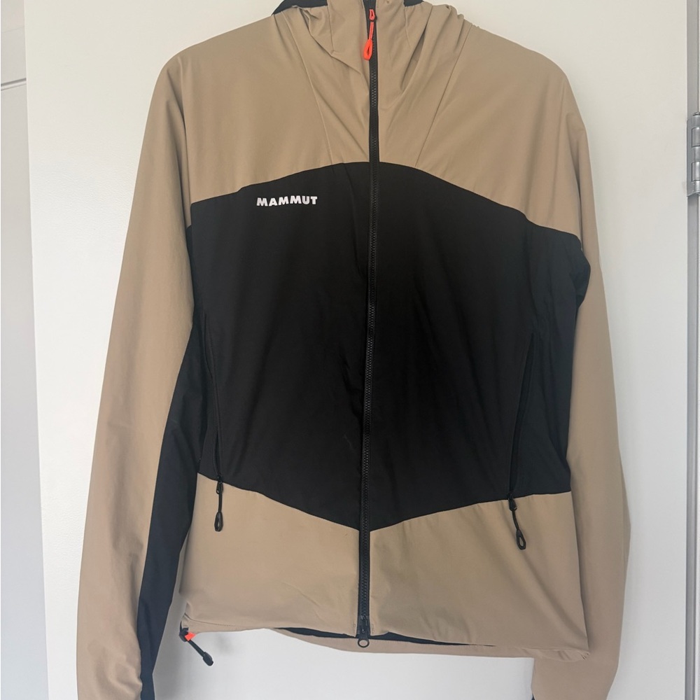 Mammut Men's Black and Beige insulated Jacket